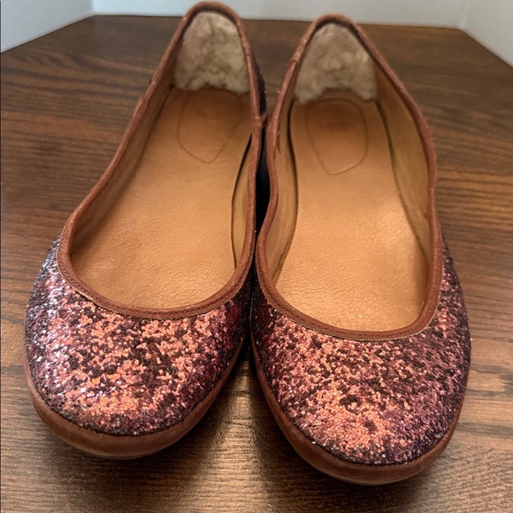 UGG sparkle ballet flats shoes brown glitter. Size 8.5 - Picture 3 of 6